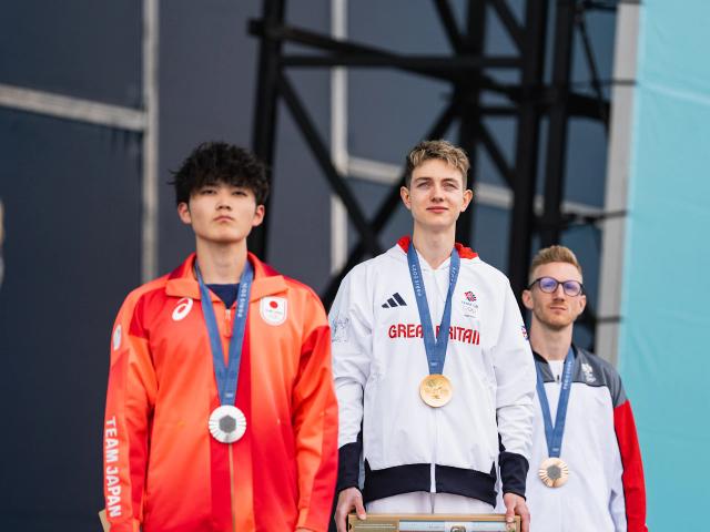 GREAT BRITAIN’S ROBERTS TAKES MEN’S BOULDER & LEAD GOLD